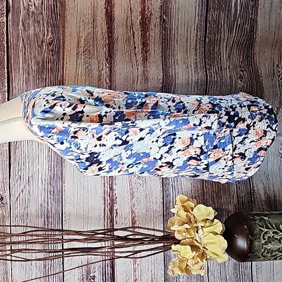 CHICO'S ABSTRACT COTTON-BLEND CROSSOVER SLUB TEE - Picture 3 of 10